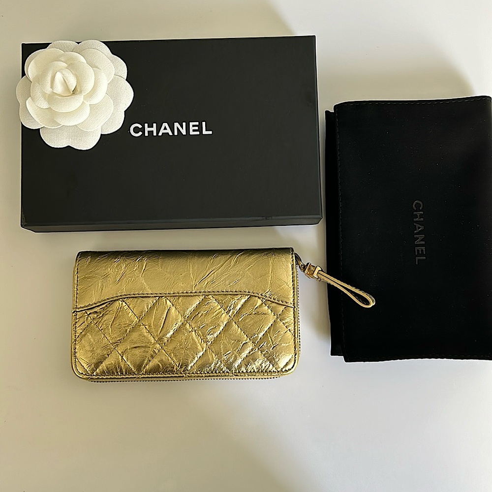 Authentic CHANEL Zip Metallic Wallet.